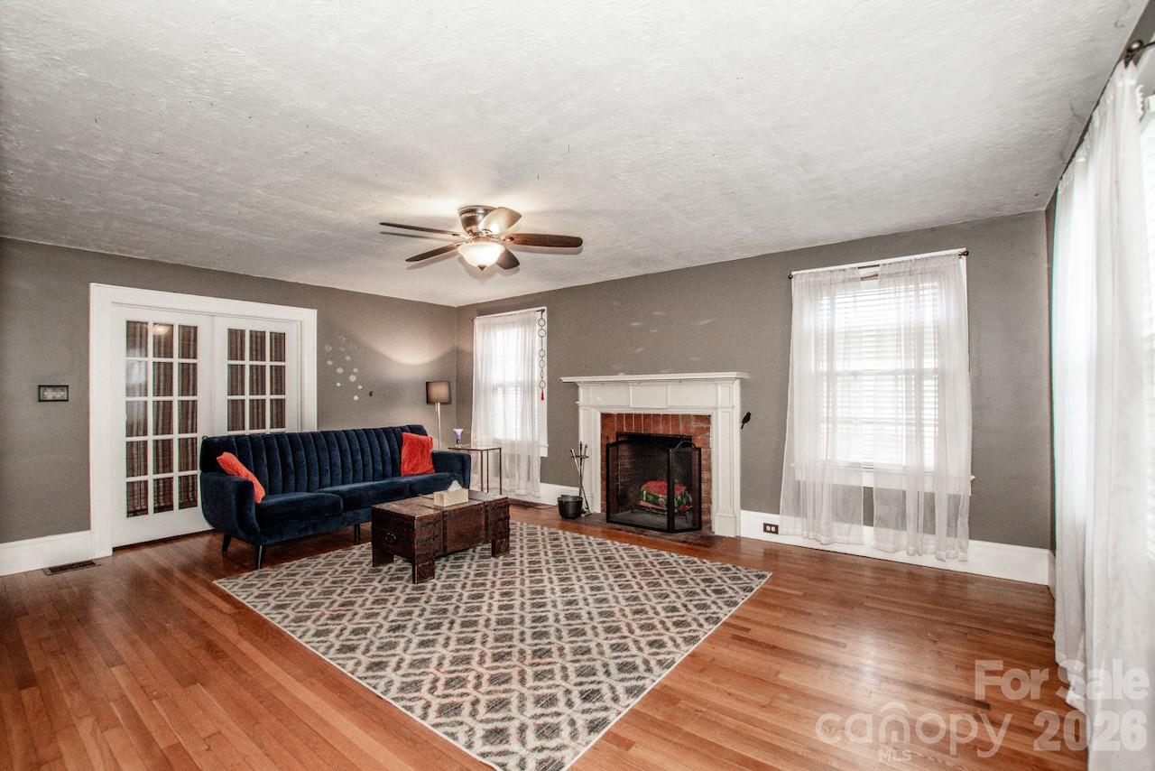 416 S Race Street — Statesville