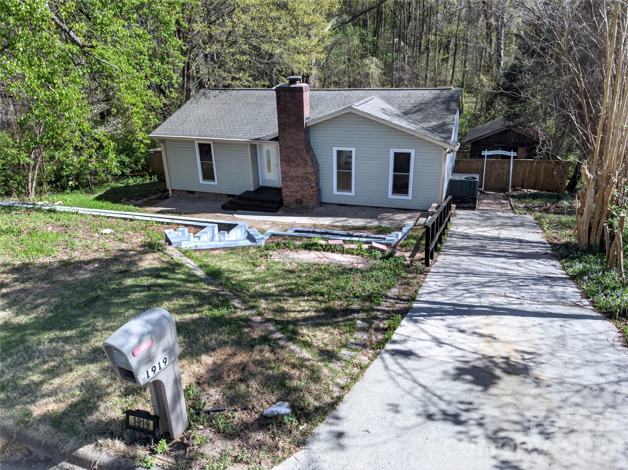 1919 Oak Hollow Road — Gastonia