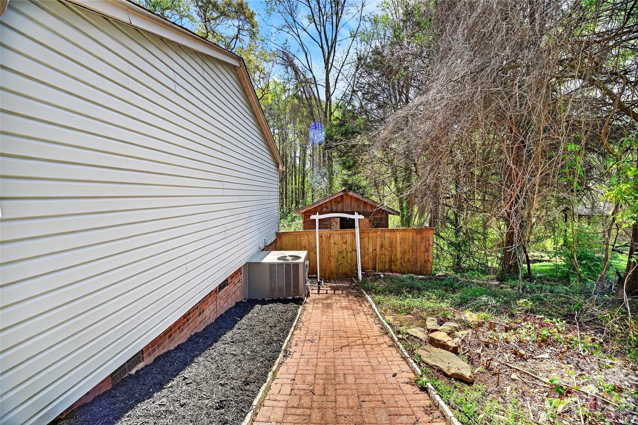 1919 Oak Hollow Road — Gastonia