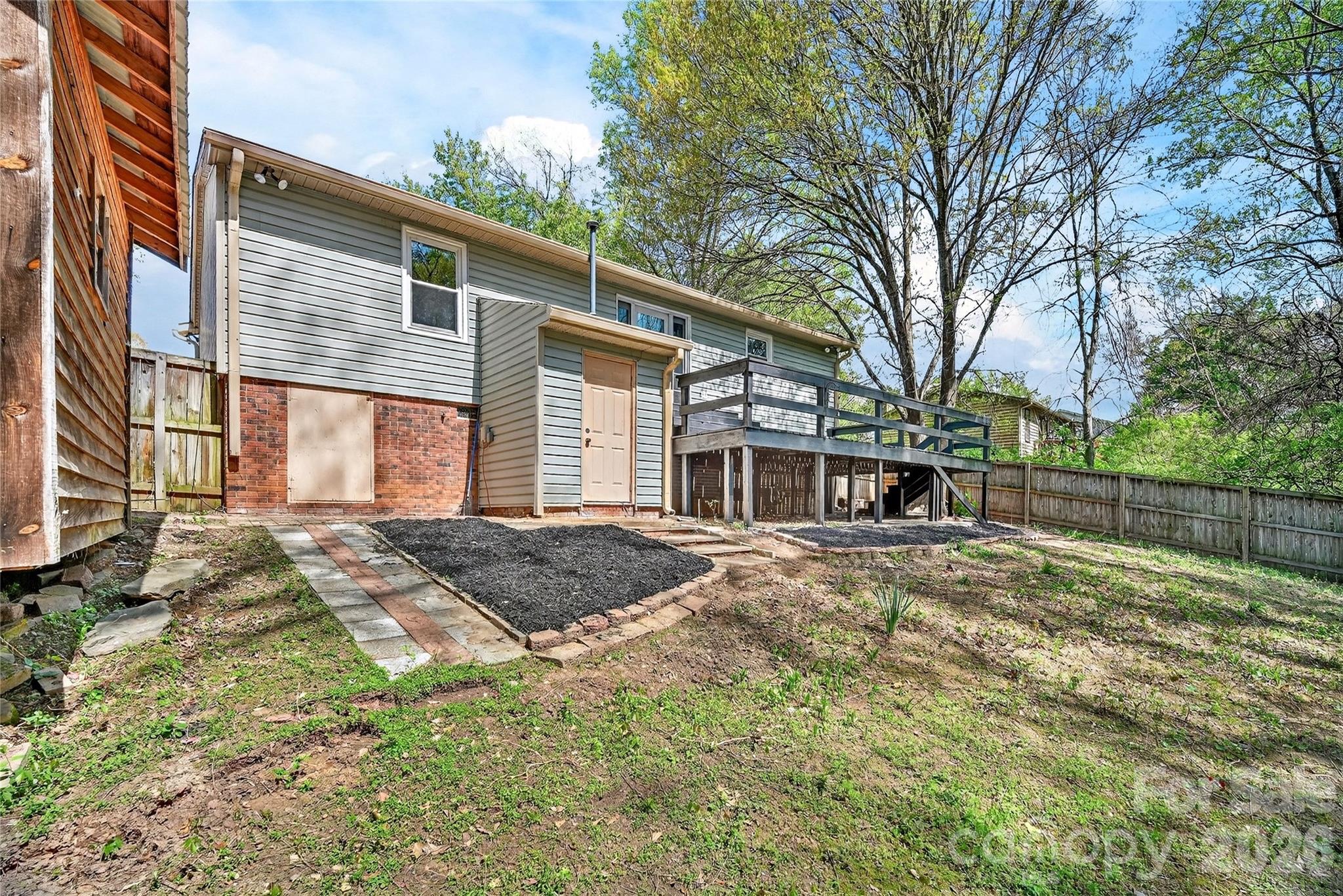 1919 Oak Hollow Road — Gastonia