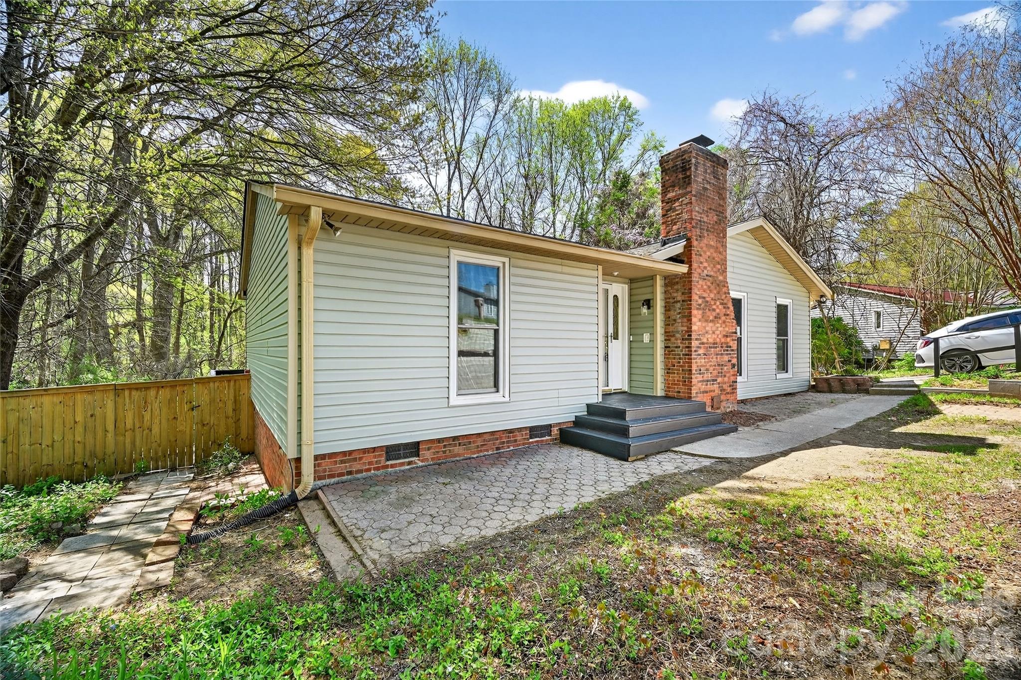 1919 Oak Hollow Road — Gastonia