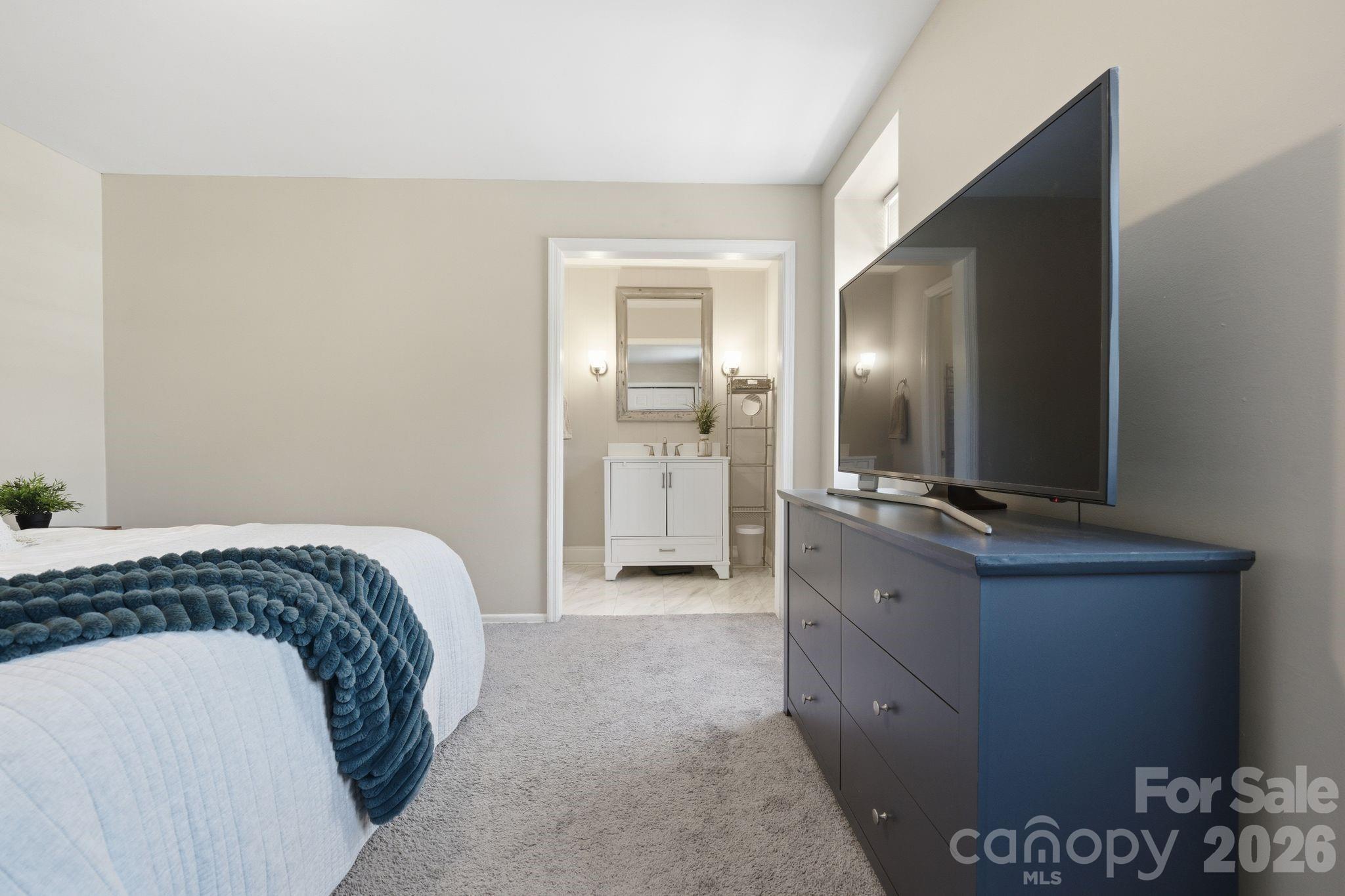 8033 Regent Park Lane — Charlotte