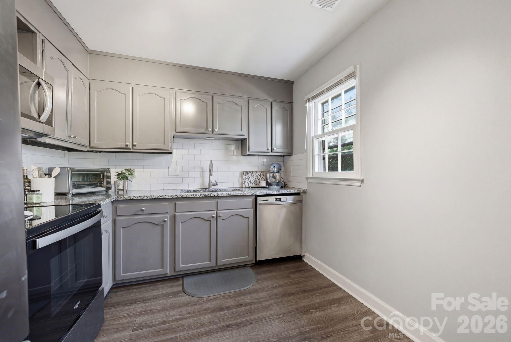 8033 Regent Park Lane — Charlotte