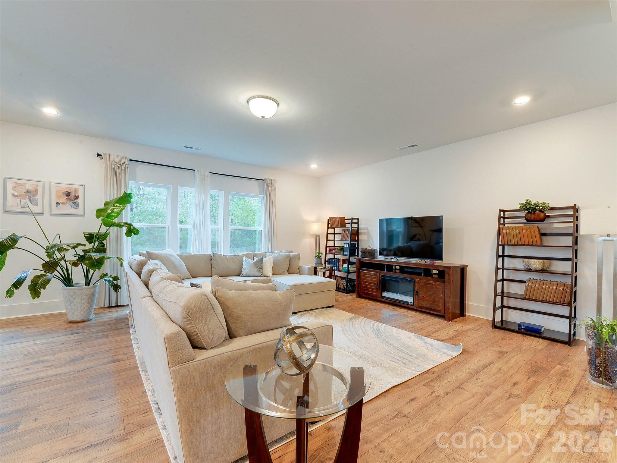 1928 Thoreau Way — York