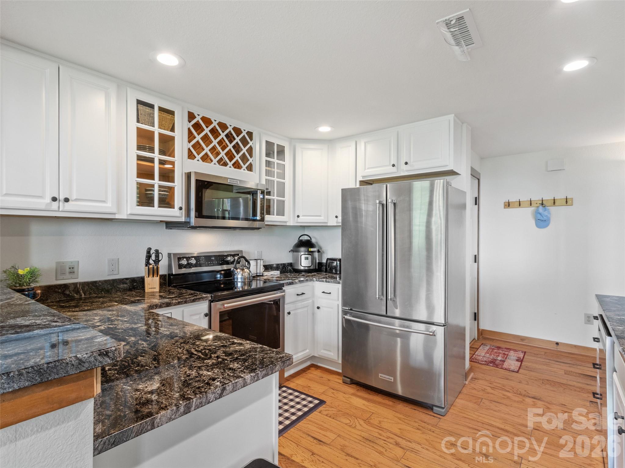 61 Creekside Way #G201 — Burnsville