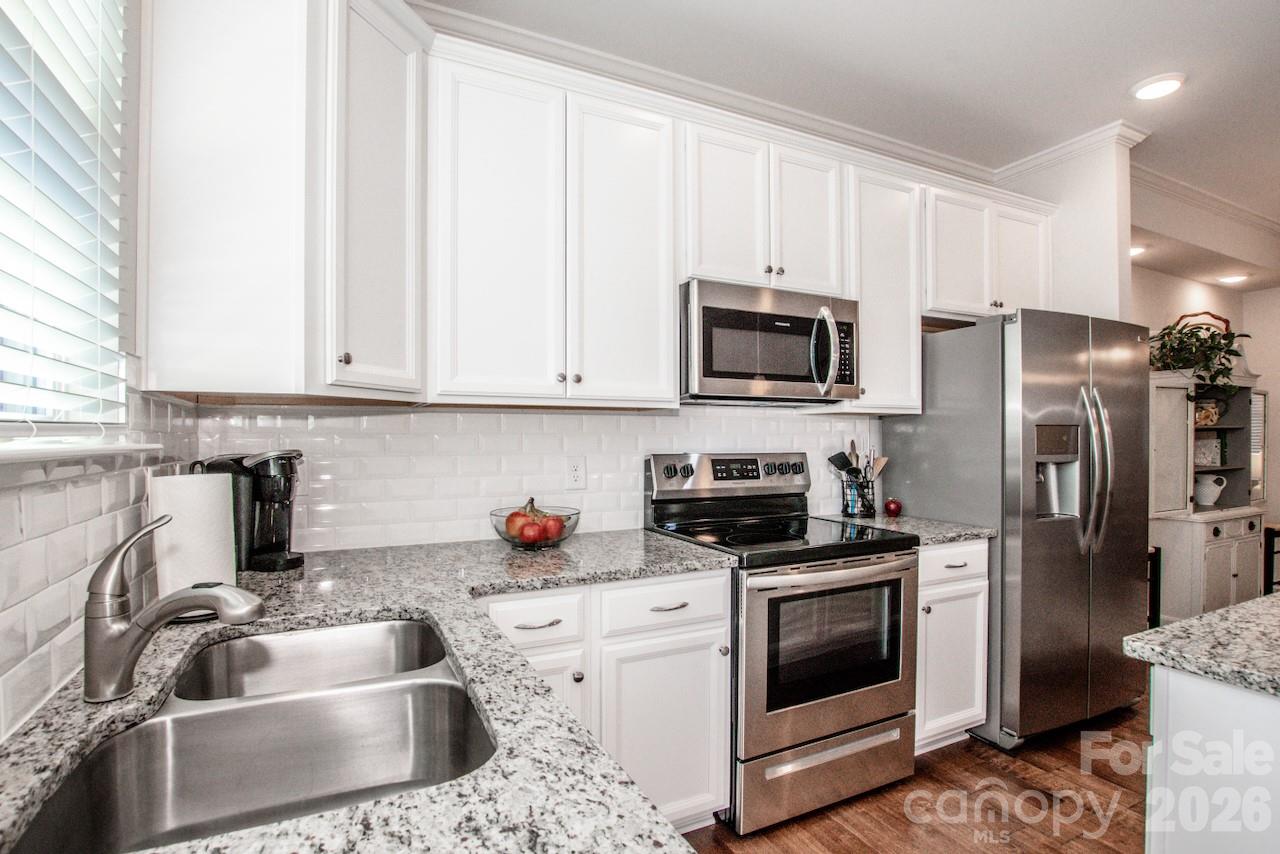 308 Linestowe Drive — Belmont