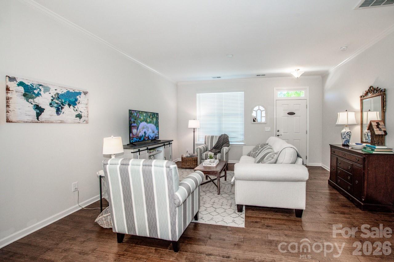 308 Linestowe Drive — Belmont