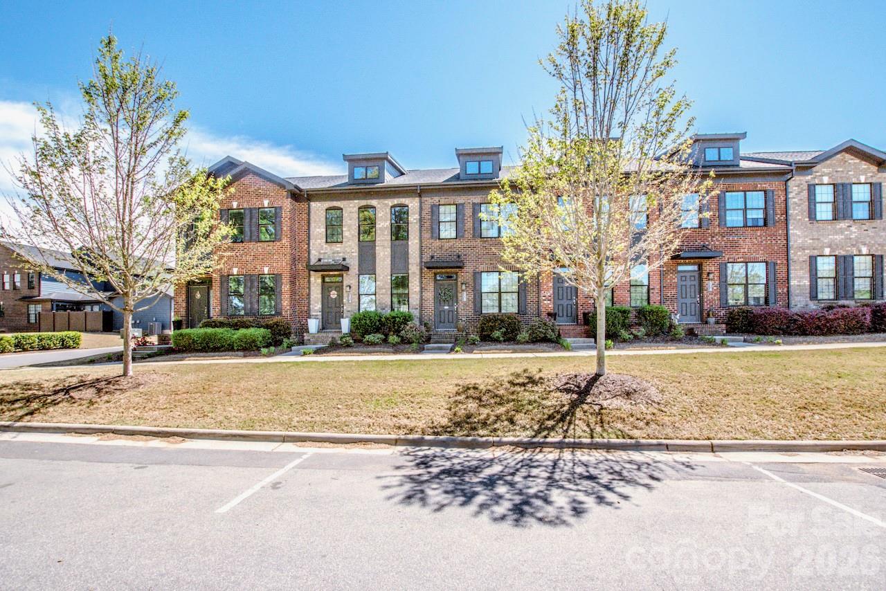 308 Linestowe Drive — Belmont