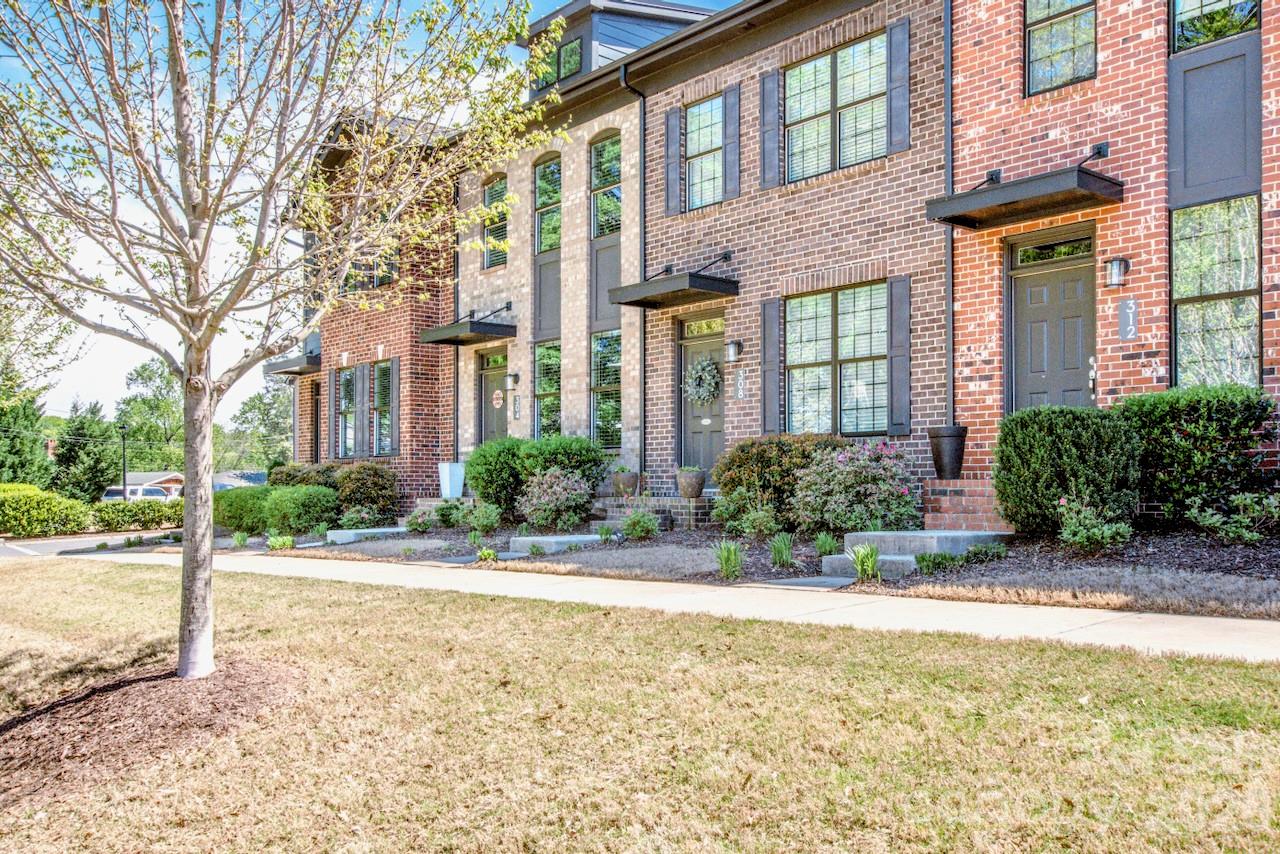 308 Linestowe Drive — Belmont
