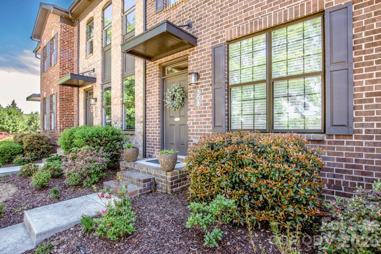 308 Linestowe Drive — Belmont