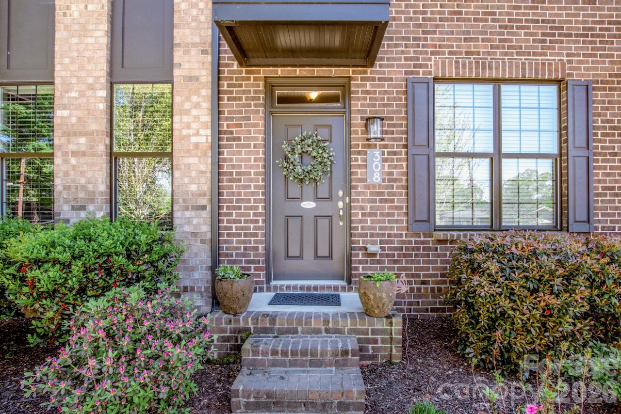 308 Linestowe Drive — Belmont
