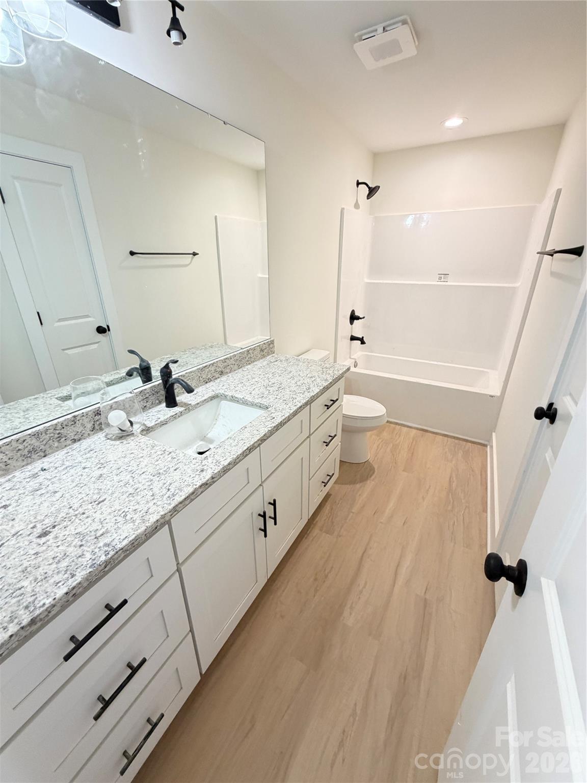 1211 Summerhill Street SW — Lenoir