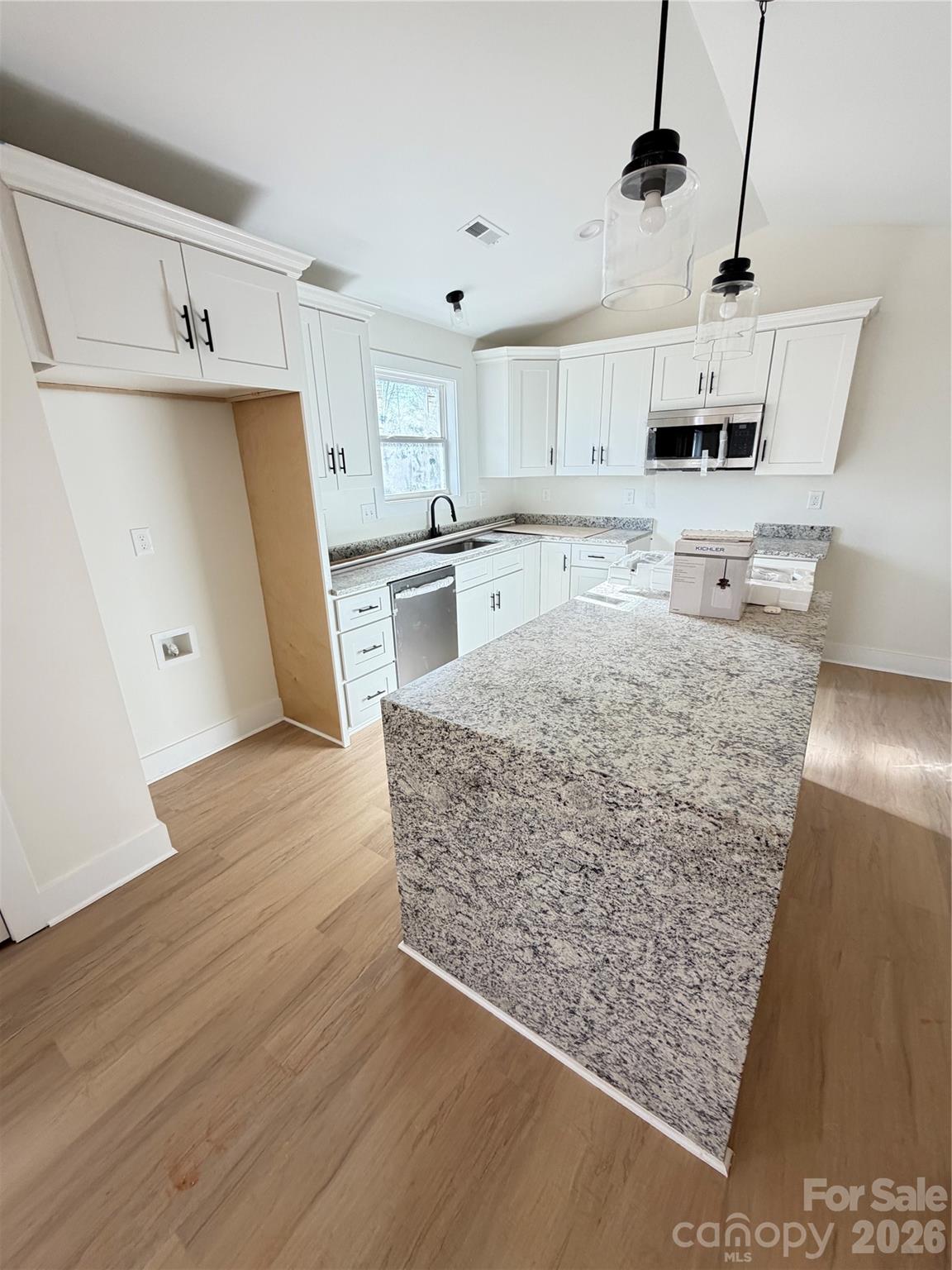 1211 Summerhill Street SW — Lenoir