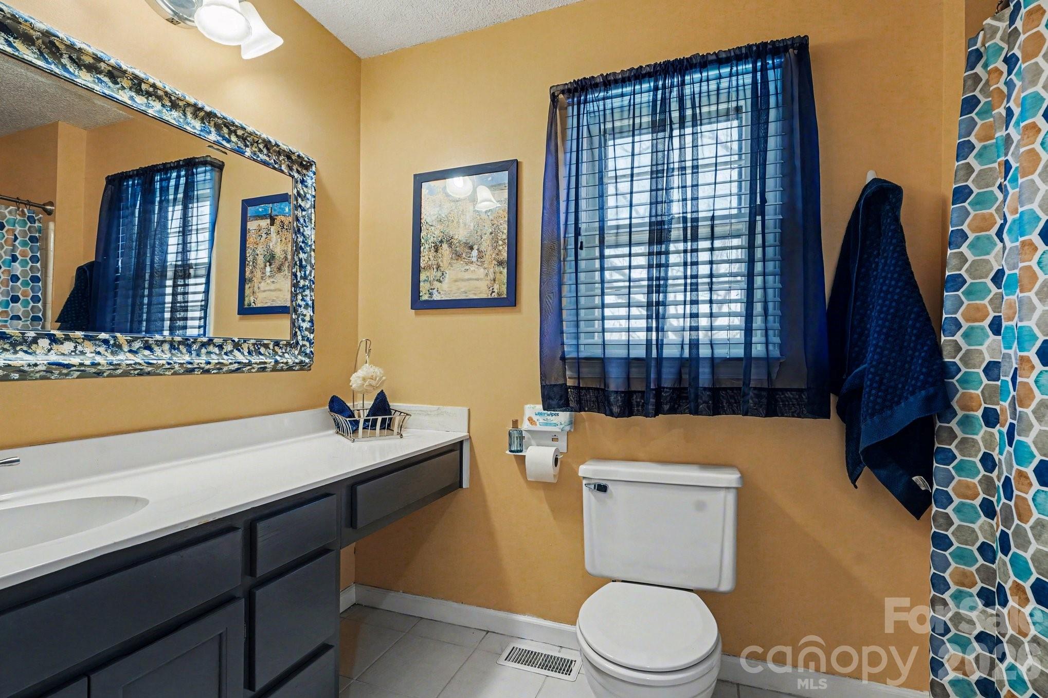 2724 Artesian Court — Charlotte
