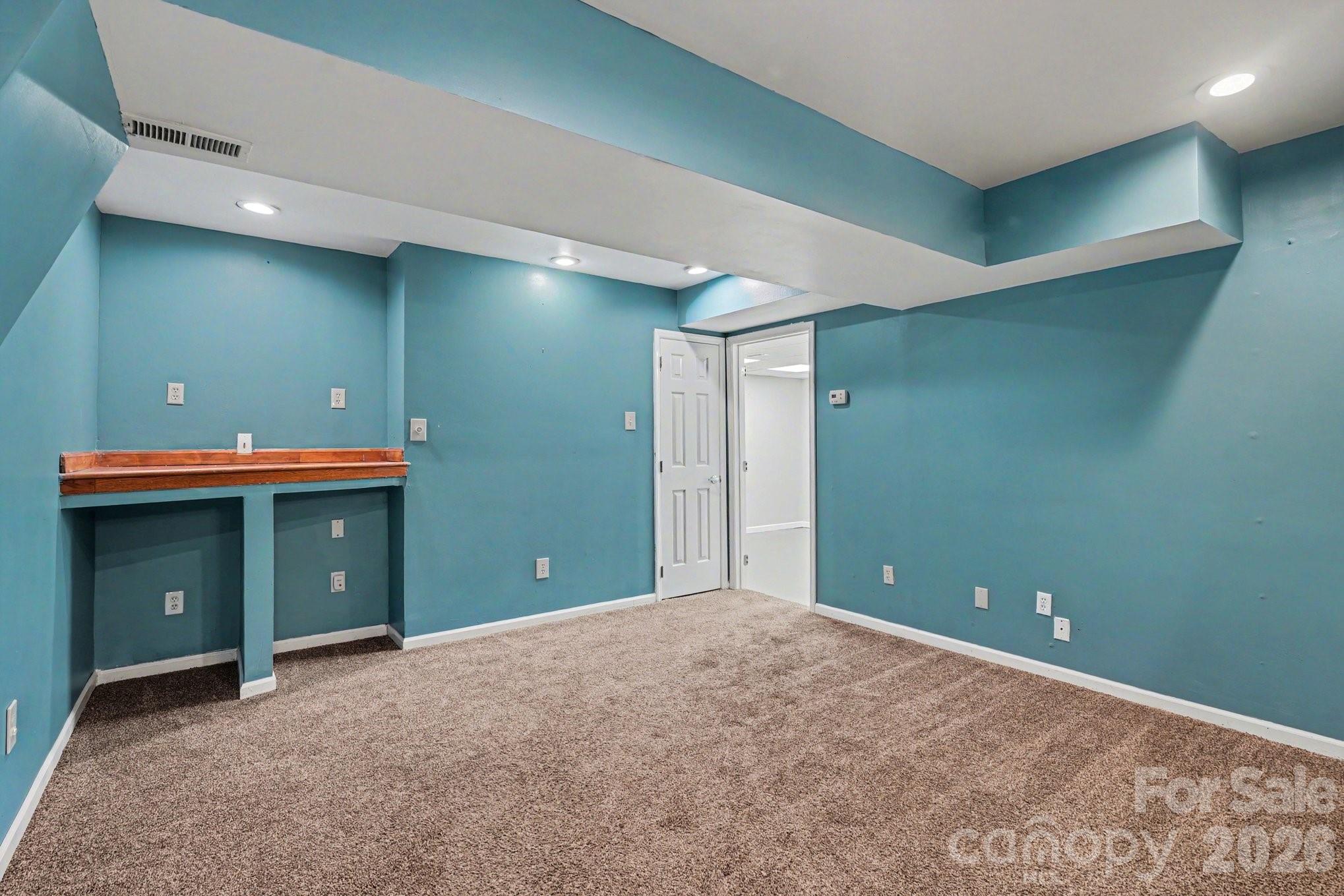 2724 Artesian Court — Charlotte