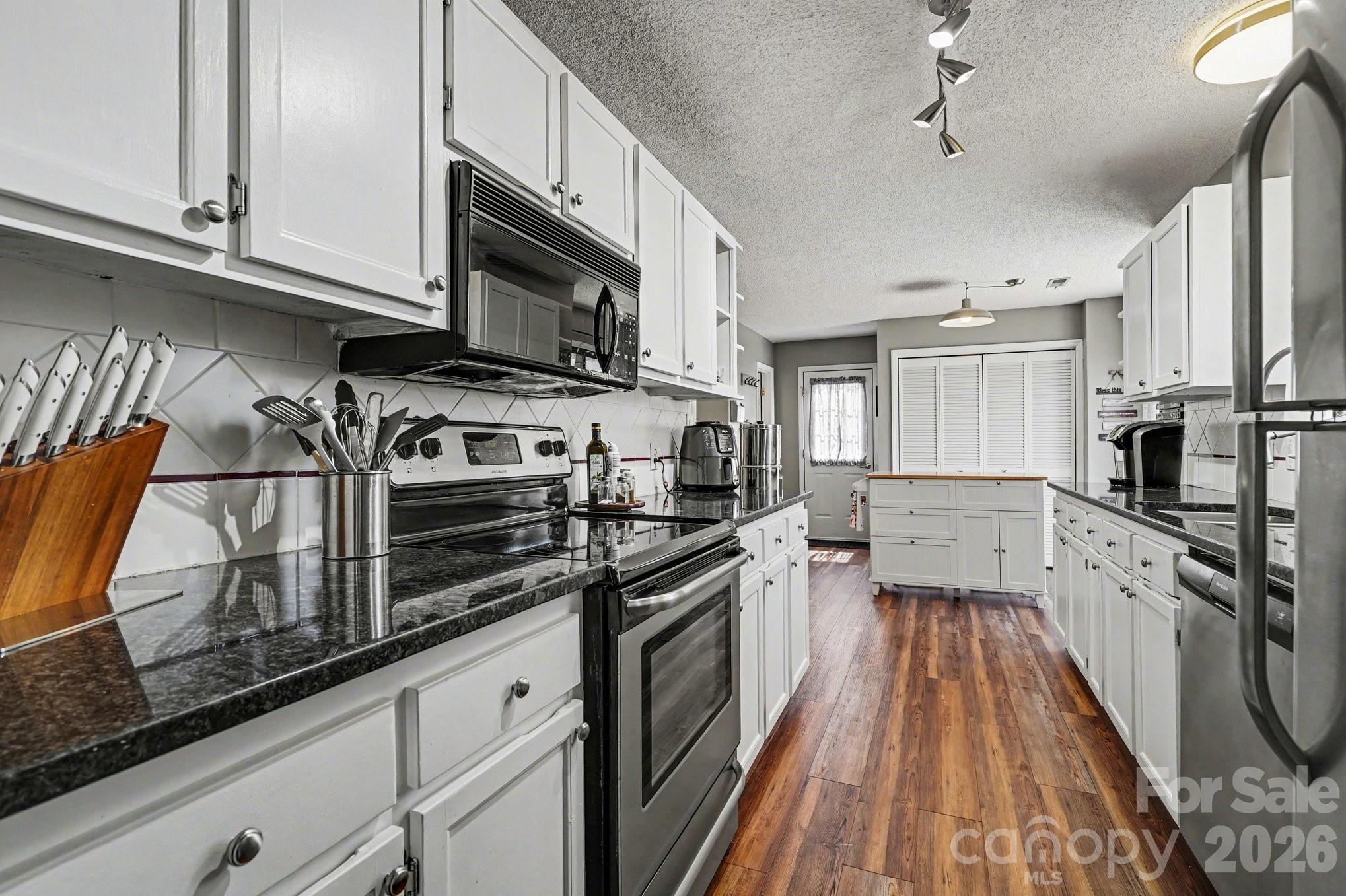 2724 Artesian Court — Charlotte