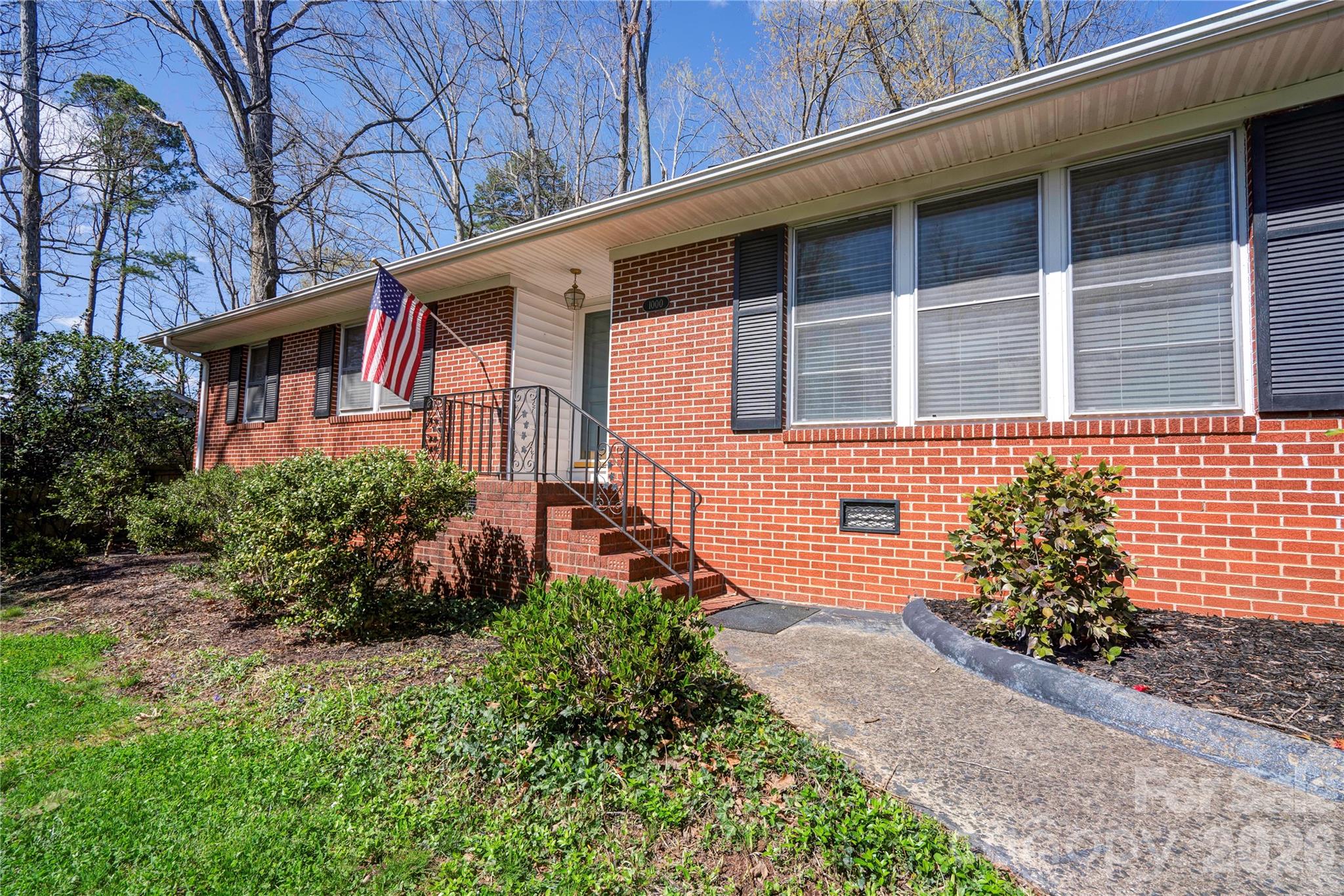 1000 W Sumter Street — Shelby