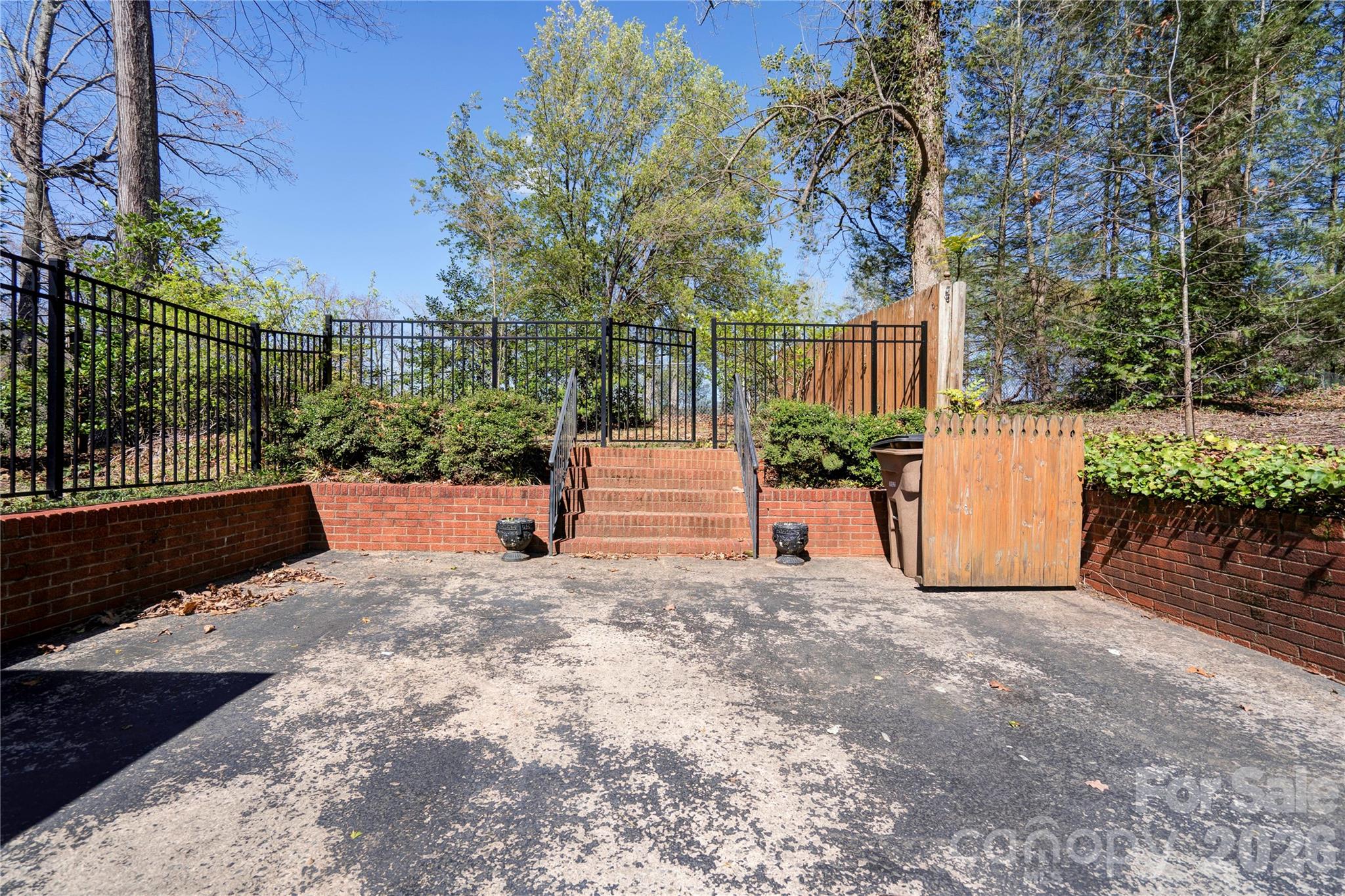 1000 W Sumter Street — Shelby