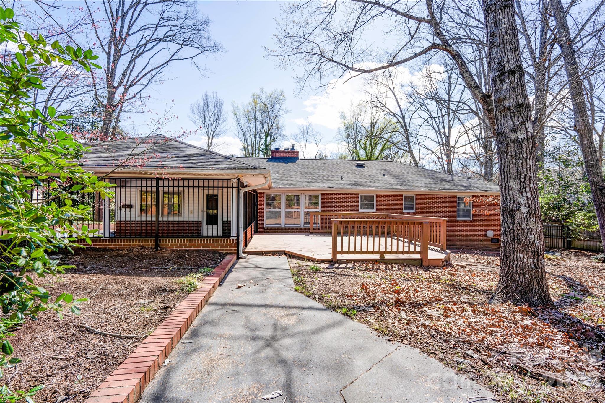 1000 W Sumter Street — Shelby