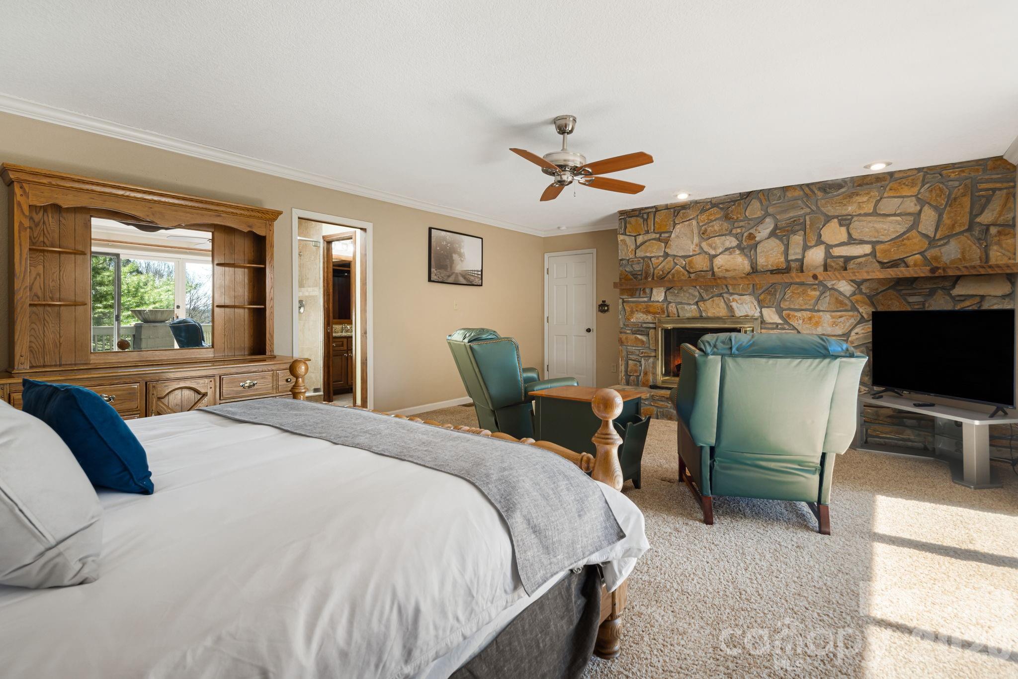 326 El Miner Drive — Mars Hill