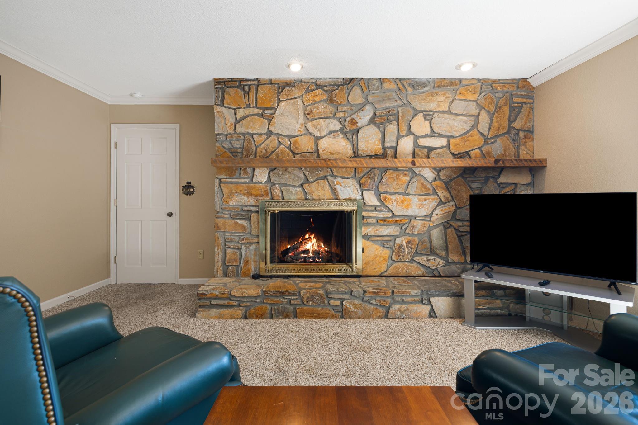 326 El Miner Drive — Mars Hill