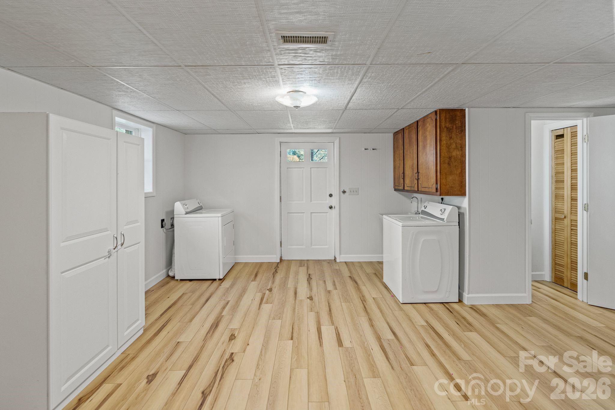 8032 Lakeview Drive — Denver