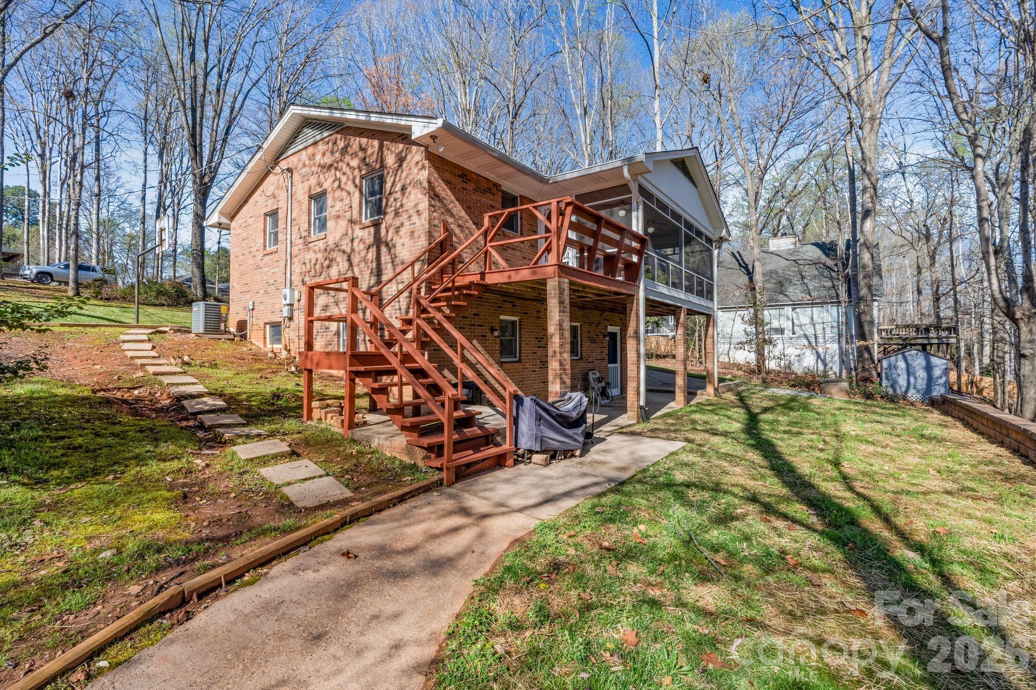 8032 Lakeview Drive — Denver