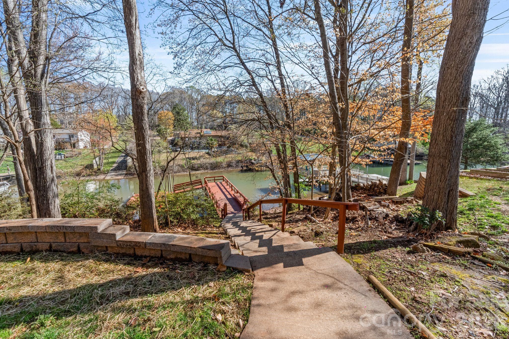 8032 Lakeview Drive — Denver