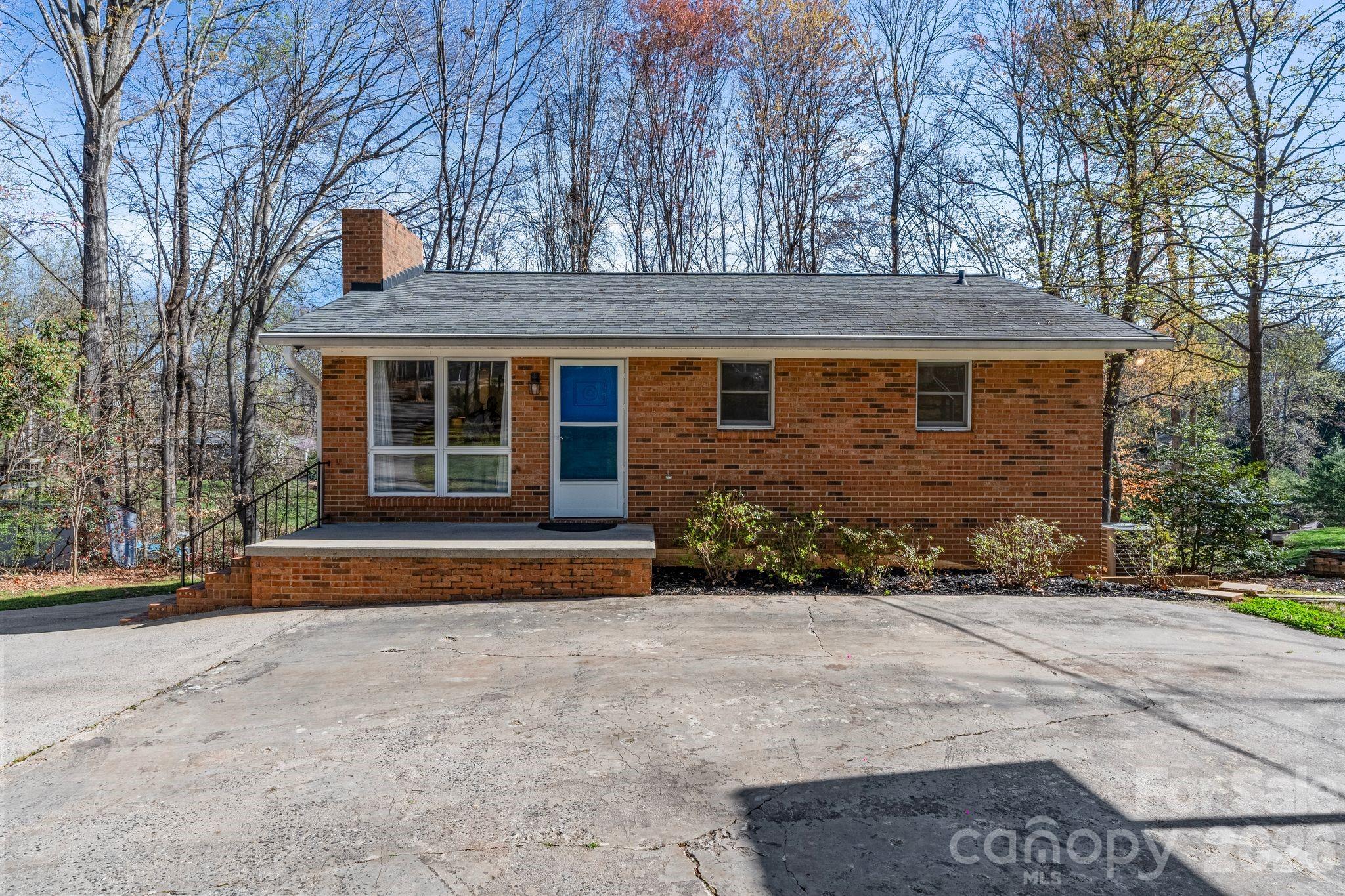 8032 Lakeview Drive — Denver
