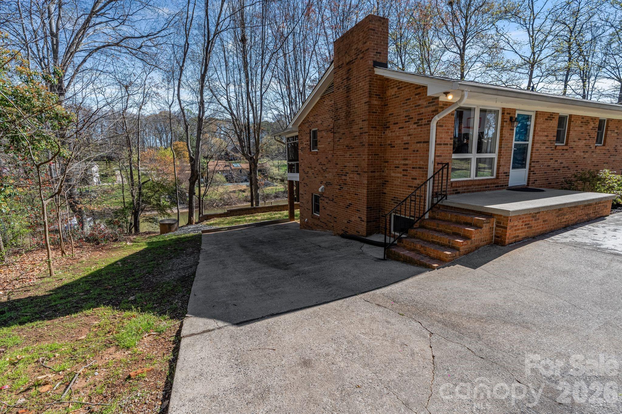 8032 Lakeview Drive — Denver
