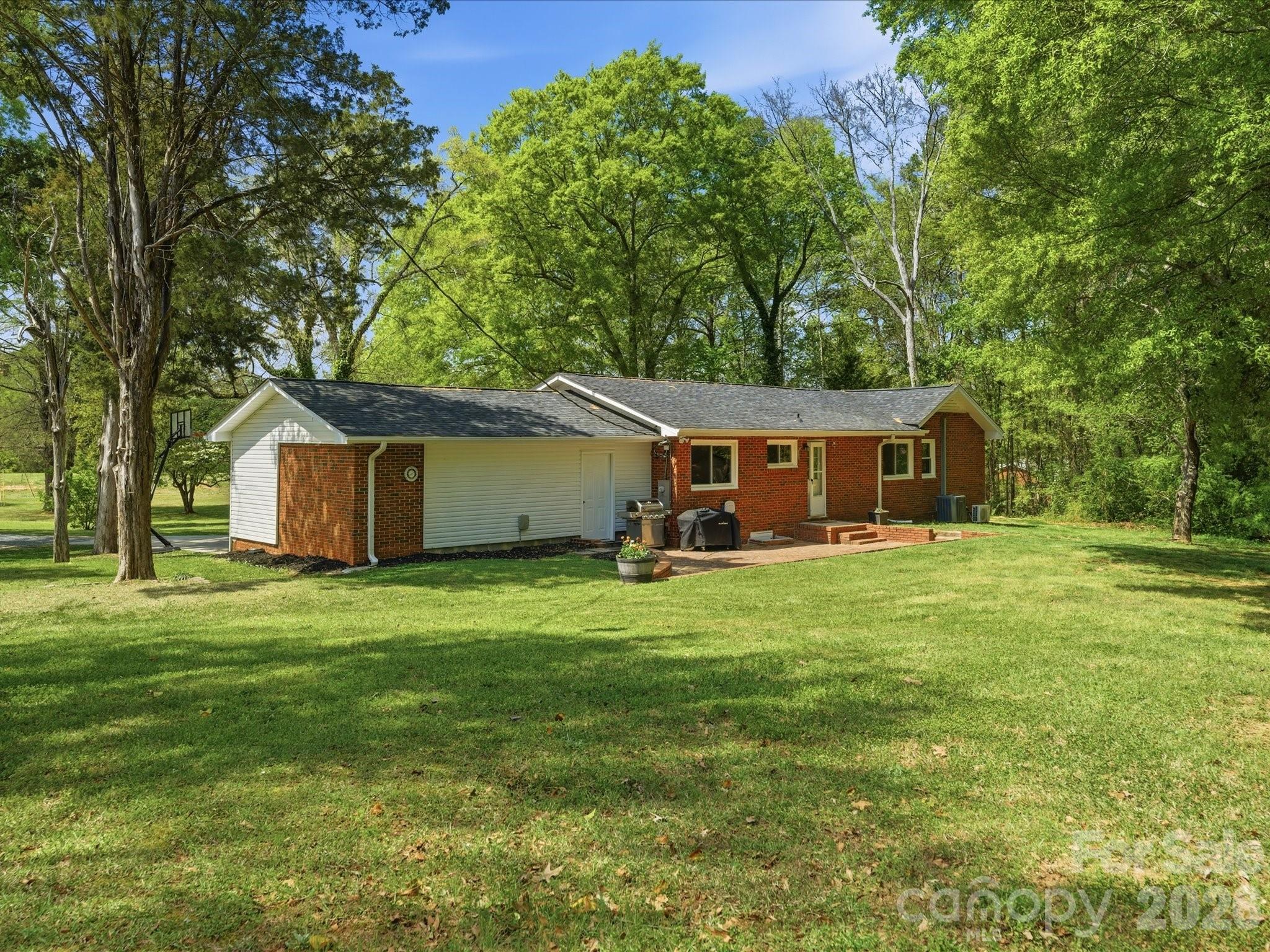 7836 Van Wyck Road — Lancaster