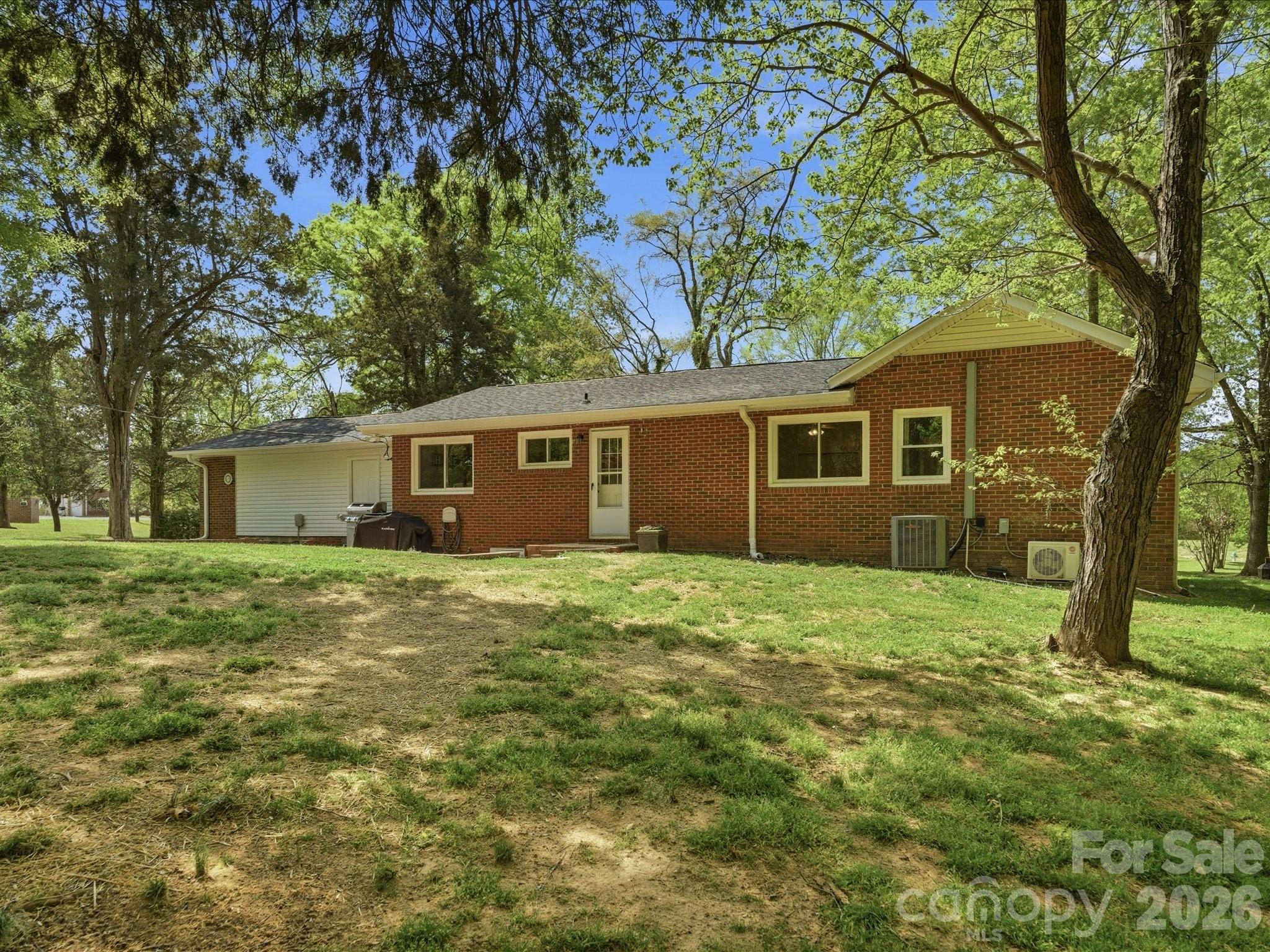 7836 Van Wyck Road — Lancaster