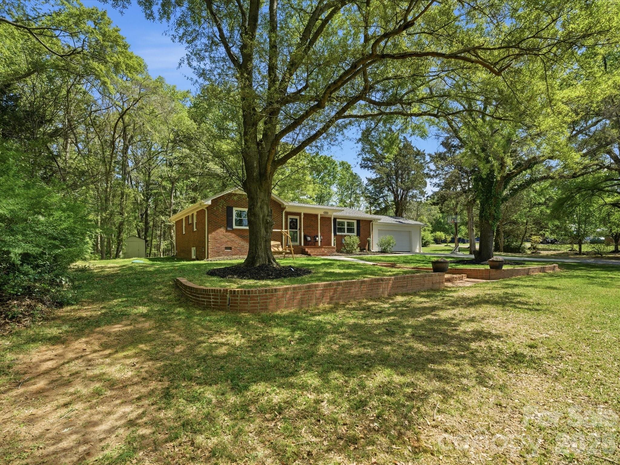 7836 Van Wyck Road — Lancaster