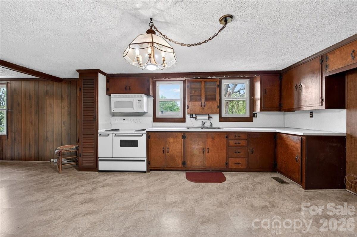 199 Mckinnon Avenue NE — Concord