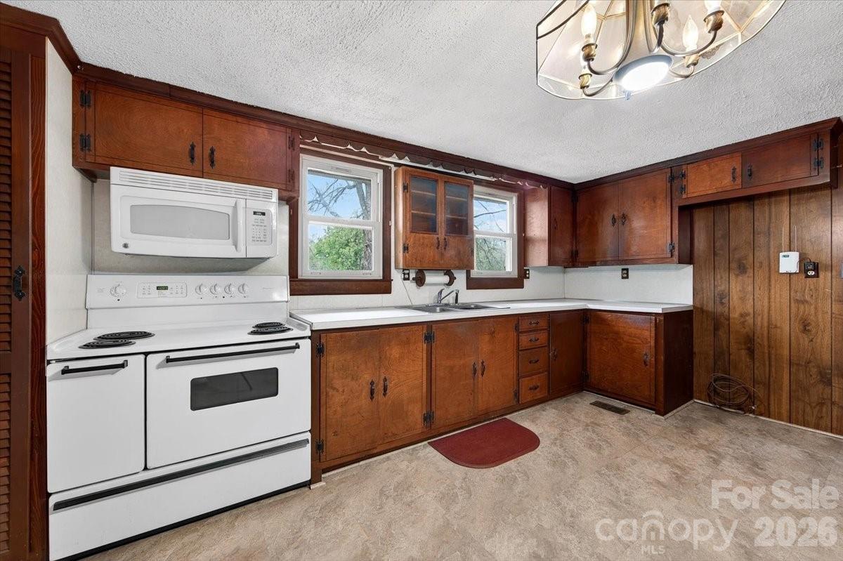 199 Mckinnon Avenue NE — Concord