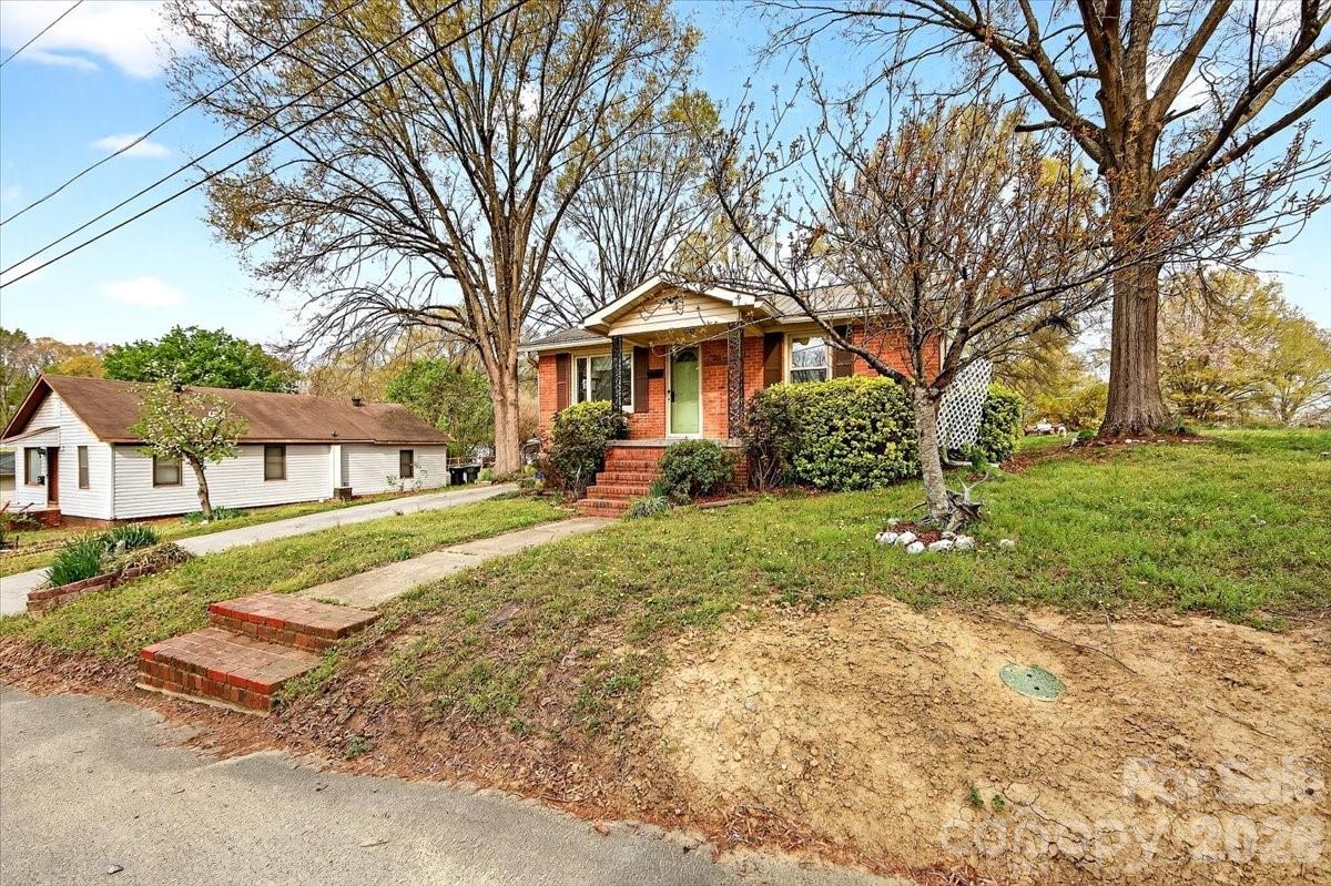 199 Mckinnon Avenue NE — Concord