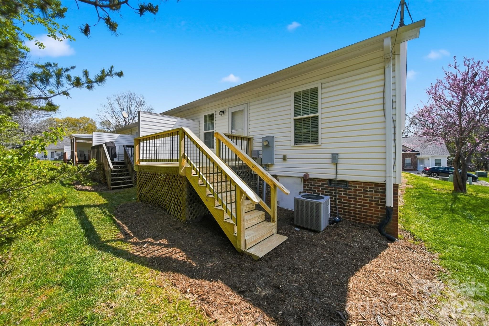 1662 Golden Cedar Lane — Newton
