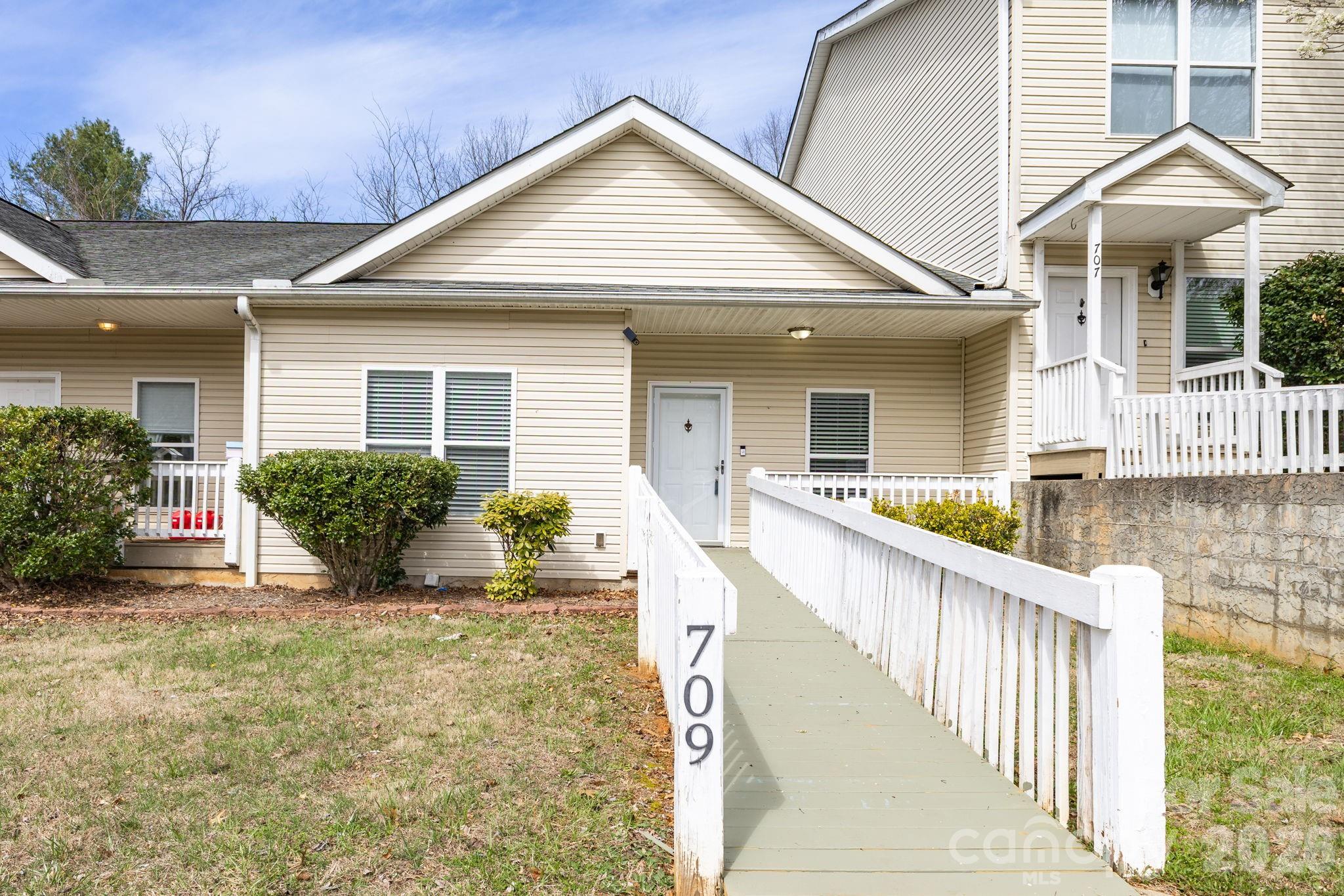 709 Villas Court — Asheville