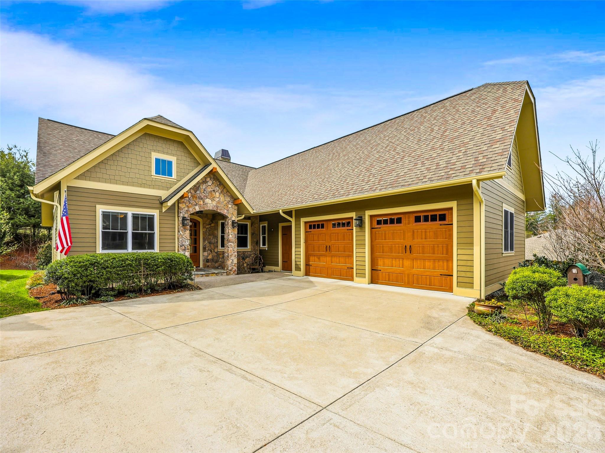 242 Whistlewood Lane — Hendersonville