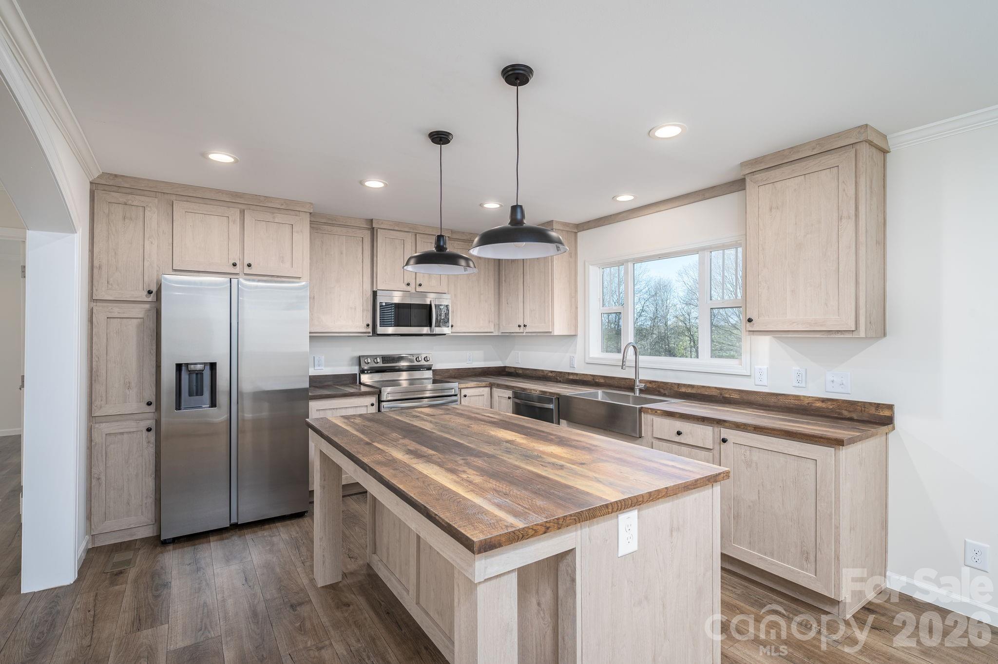808 W Eagleview Lane — Lawndale