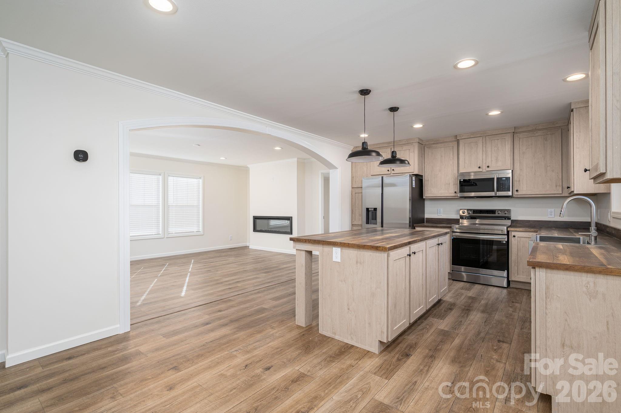 808 W Eagleview Lane — Lawndale
