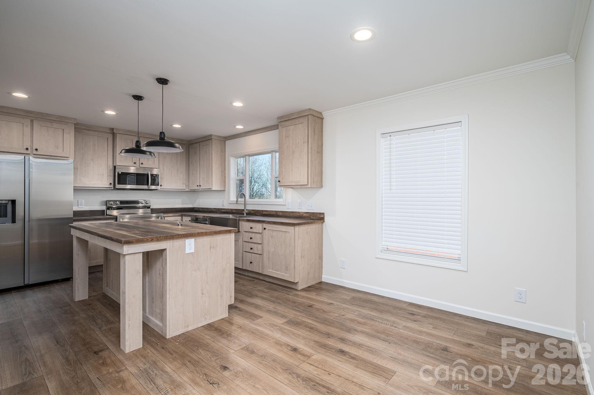808 W Eagleview Lane — Lawndale