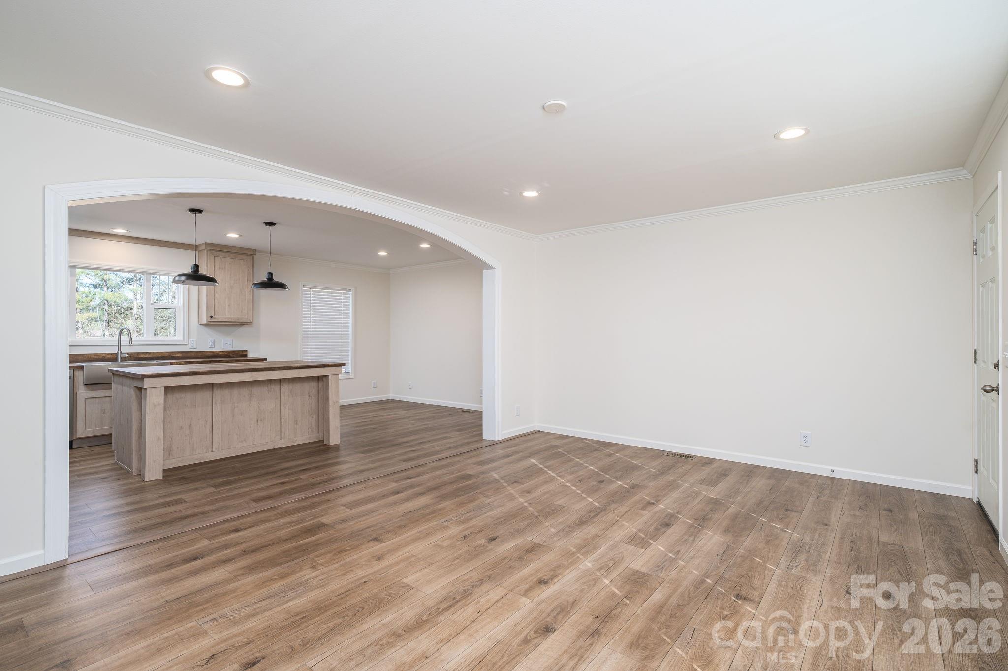 808 W Eagleview Lane — Lawndale