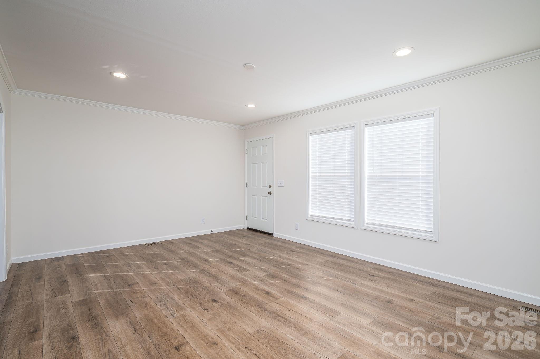 808 W Eagleview Lane — Lawndale