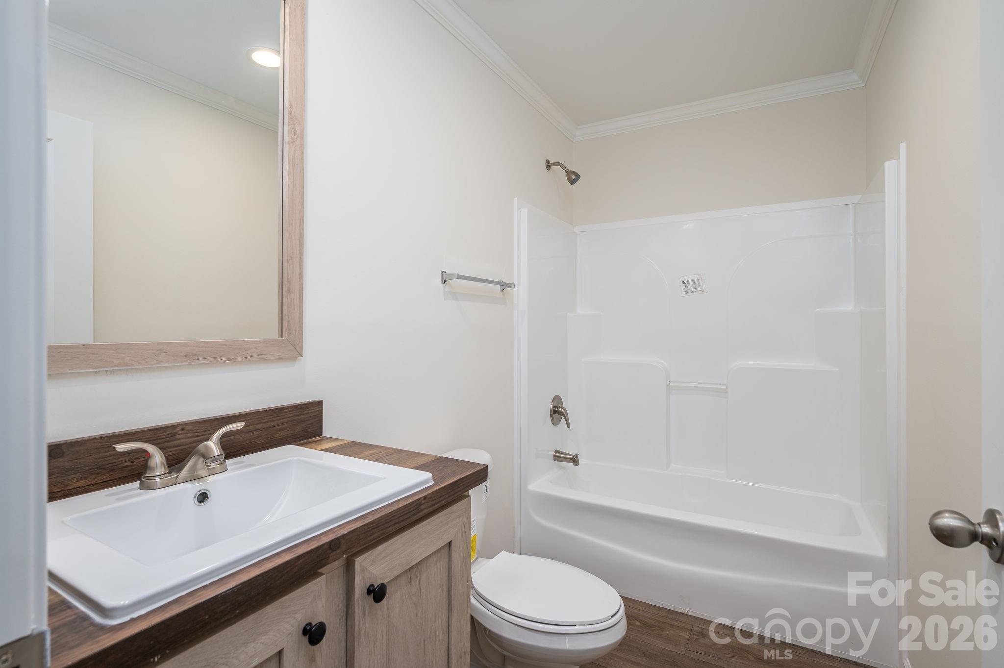808 W Eagleview Lane — Lawndale