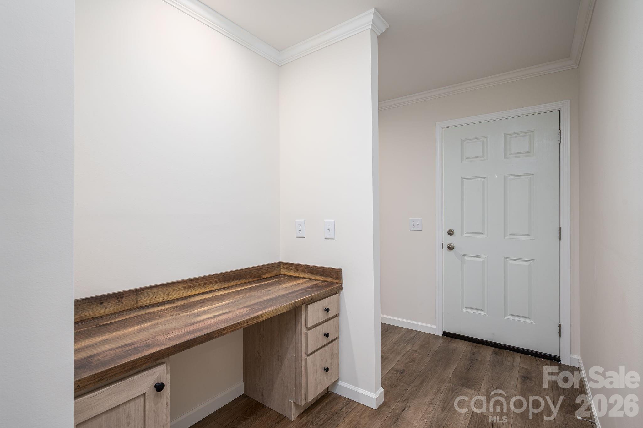 808 W Eagleview Lane — Lawndale