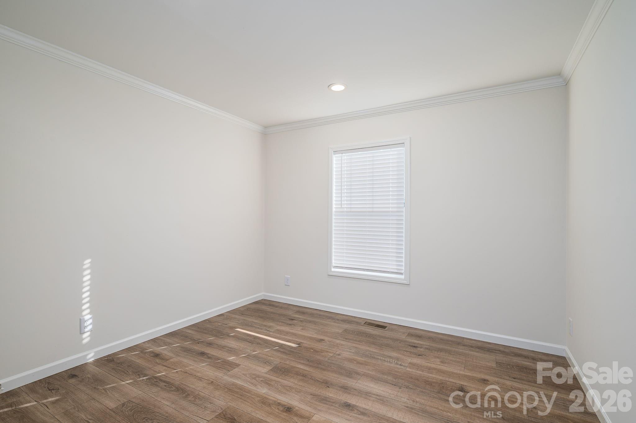 808 W Eagleview Lane — Lawndale
