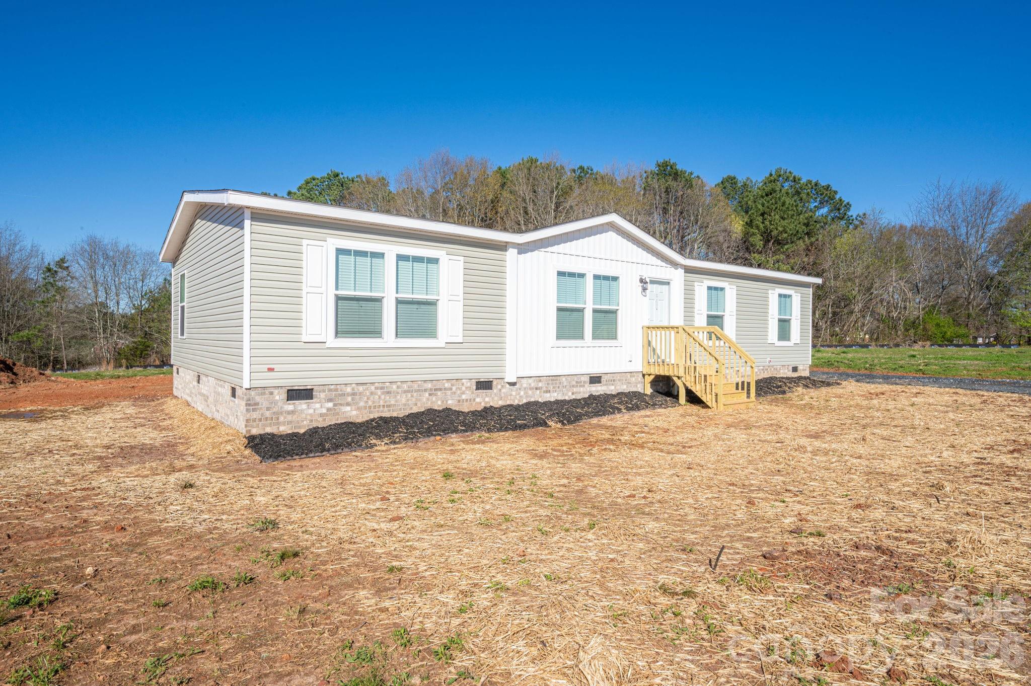 808 W Eagleview Lane — Lawndale