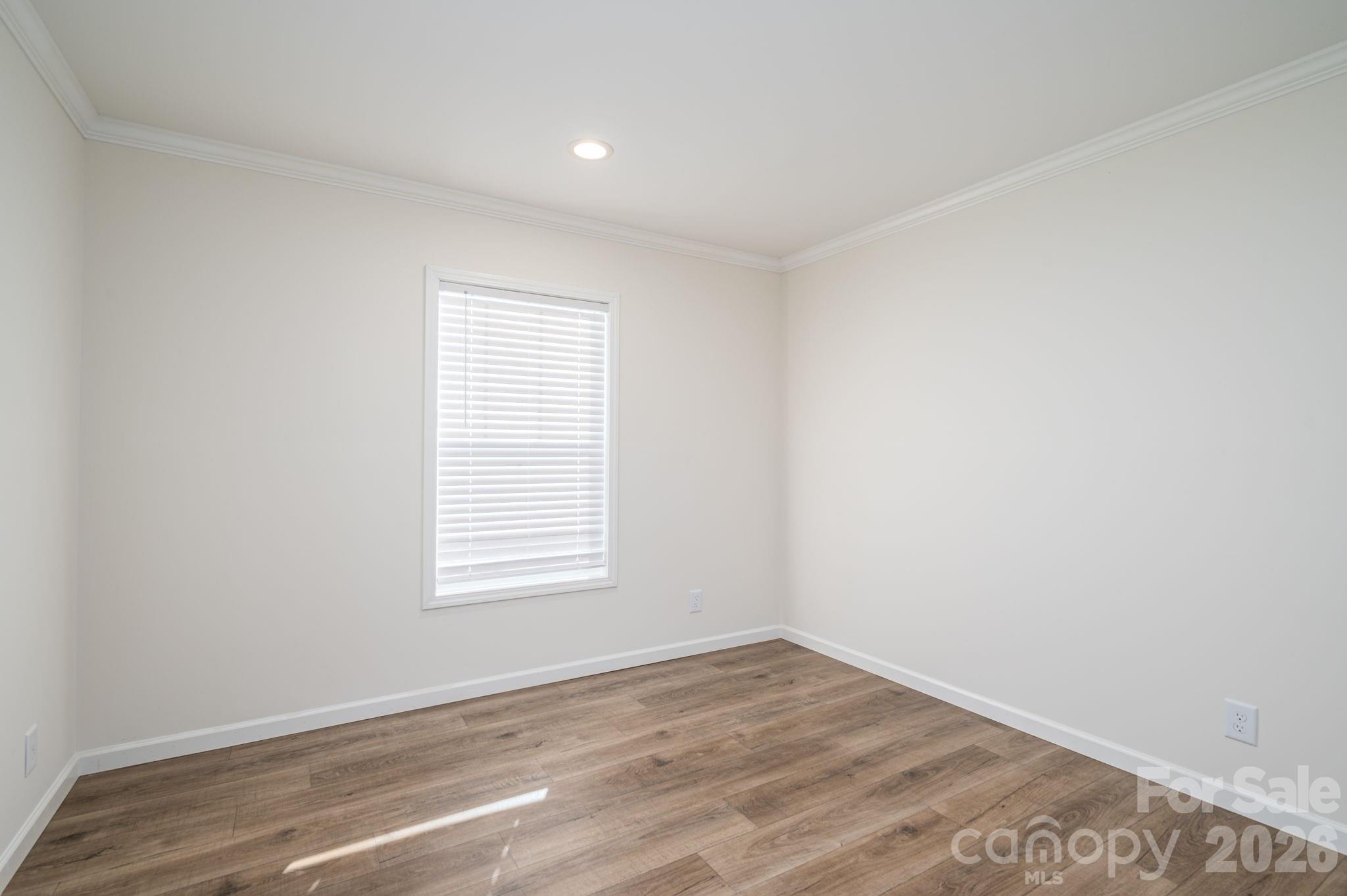 808 W Eagleview Lane — Lawndale