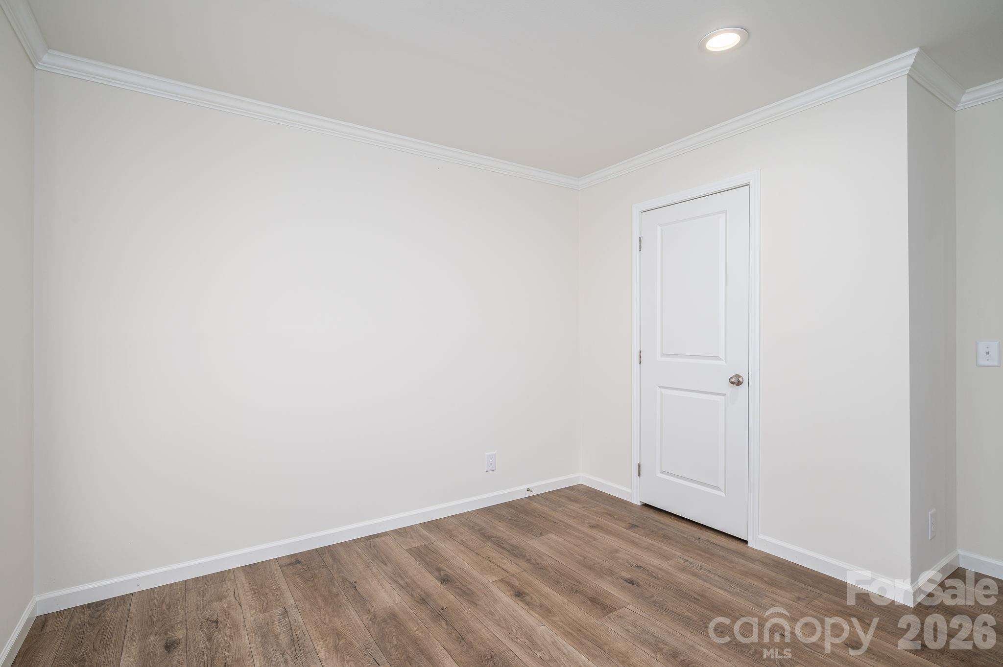 808 W Eagleview Lane — Lawndale